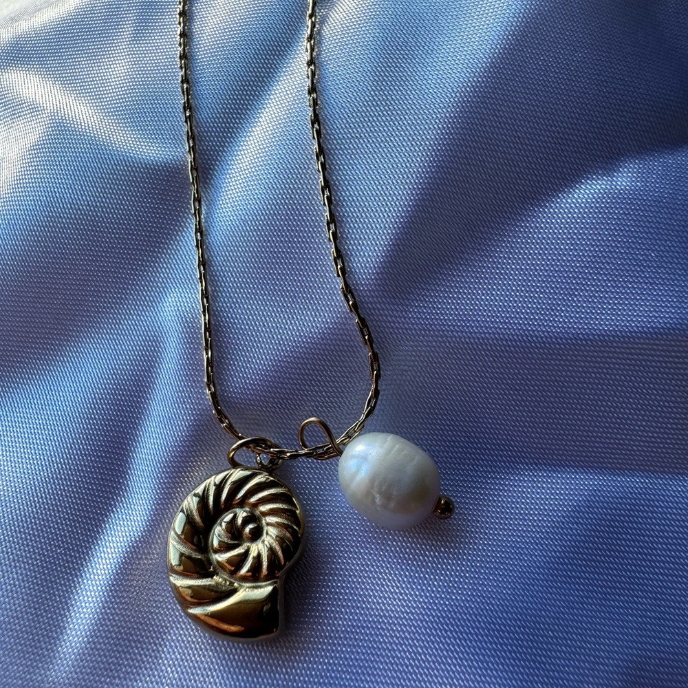 Gold Nautilus shell Pendant Necklace with fresh water Pearl